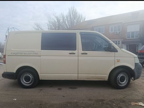 2004 Volkswagen Transporter, бежевый, 950000 рублей