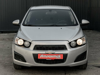 2013 Chevrolet Aveo II, серебристый, 620000 рублей, вид 2