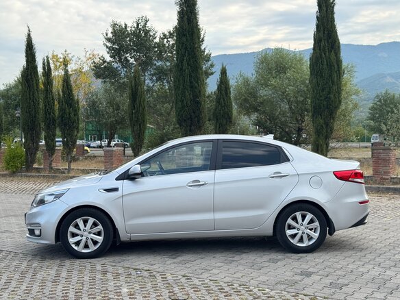 2016 Kia Rio III Рестайлинг, серебристый, 1183000 рублей - вид 9