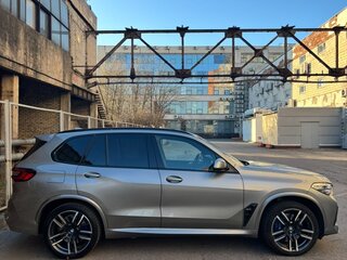 2021 BMW X5 M III (F95), серый, 9000000 рублей, вид 2