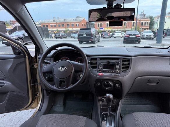 2011 Kia Rio II Рестайлинг, бежевый - вид 18