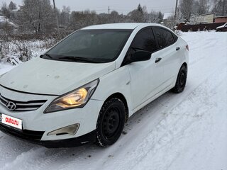 2015 Hyundai Solaris I Рестайлинг, белый, 450000 рублей, вид 2