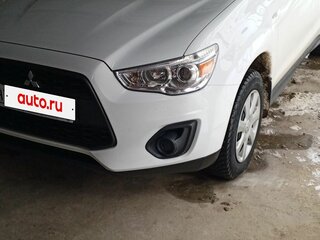 2013 Mitsubishi ASX I Рестайлинг, белый, 1500000 рублей, вид 2