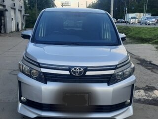 2014 Toyota Voxy III (R80), серебристый, 1800000 рублей, вид 1