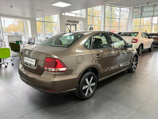 2016 Volkswagen Polo V Рестайлинг, коричневый, 1145000 рублей, вид 4