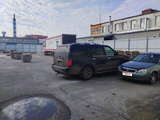 1998 Lincoln Navigator I, чёрный, 700000 рублей, вид 2