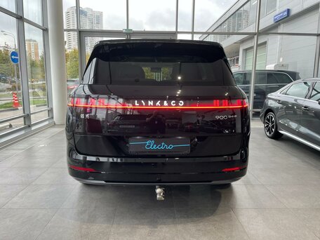 Lynk & Co 900