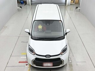 2024 Toyota Sienta III, белый, 1100000 рублей, вид 2
