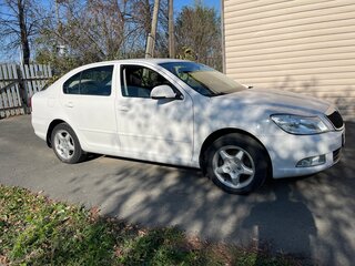 2012 Skoda Octavia II (A5) Рестайлинг, белый, 700000 рублей, вид 5