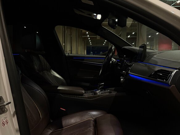 2018 BMW 5 серии 530d xDrive VII (G30/G31/G38), белый, 3650000 рублей - вид 14