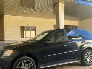 2005 Mercedes-Benz M-Класс 500 II (W164), чёрный, 1100000 рублей, вид 1