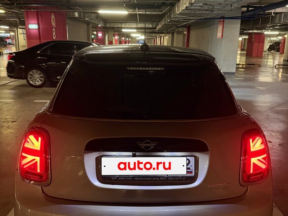 2021 Mini Hatch Cooper III (F55/F56) Рестайлинг 2, серый, 2490000 рублей - вид 1