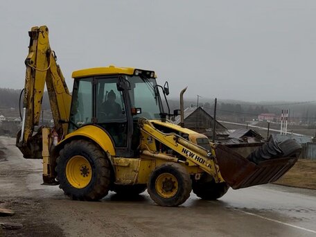 2003 New Holland B110B, жёлтый, 2300000 рублей, вид 1