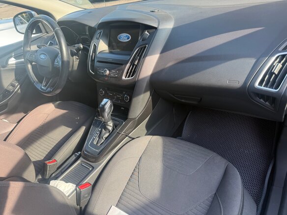 2017 Ford Focus III Рестайлинг, серебристый, 1250000 рублей - вид 5