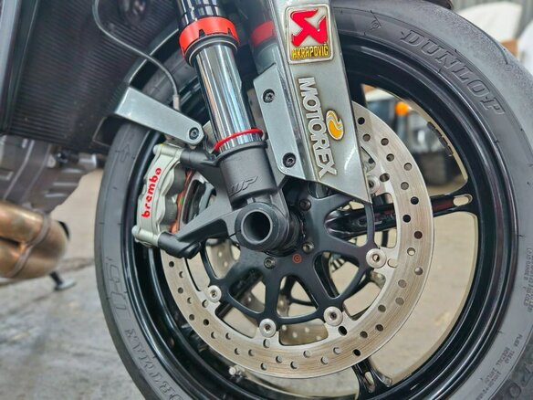 2021 KTM 1290 Super Duke R, серебристый, 1490000 рублей - вид 31