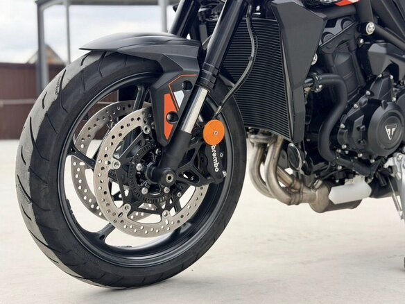 2025 Triumph Street Triple, оранжевый, 1230000 рублей - вид 9