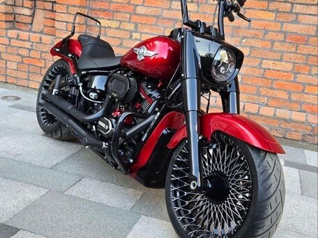2019 Harley-Davidson Fat Boy, красный, 4000000 рублей, вид 3