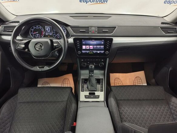 2020 Skoda Superb III Рестайлинг, серый, 2600000 рублей - вид 4