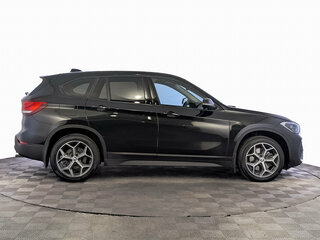 2020 BMW X1 20i xDrive II (F48) Рестайлинг, чёрный, 3055000 рублей, вид 4