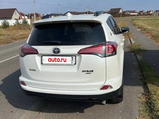 2018 Toyota RAV4 IV (XA40) Рестайлинг, белый, 2600000 рублей, вид 4