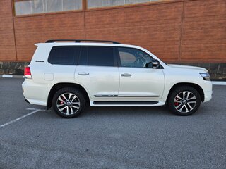 2018 Toyota Land Cruiser 200 Series Рестайлинг 2, белый, 8500000 рублей, вид 5