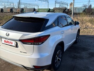 2020 Lexus RX 300 IV Рестайлинг, белый, 4300000 рублей, вид 3