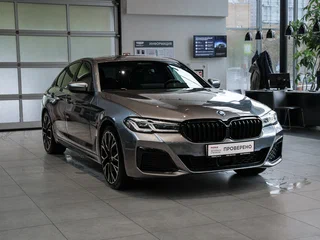 2022 BMW 5 серии 530e xDrive VII (G30/G31/G38) Рестайлинг, серый, 5100000 рублей, вид 3