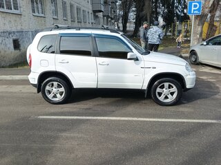 2013 Chevrolet Niva I Рестайлинг, белый, 650000 рублей, вид 2