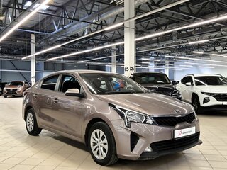 2020 Kia Rio IV Рестайлинг, коричневый, 1448000 рублей, вид 2