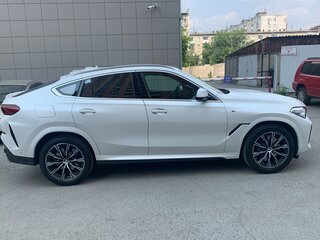 2020 BMW X6 40i III (G06), белый, 8300000 рублей, вид 3