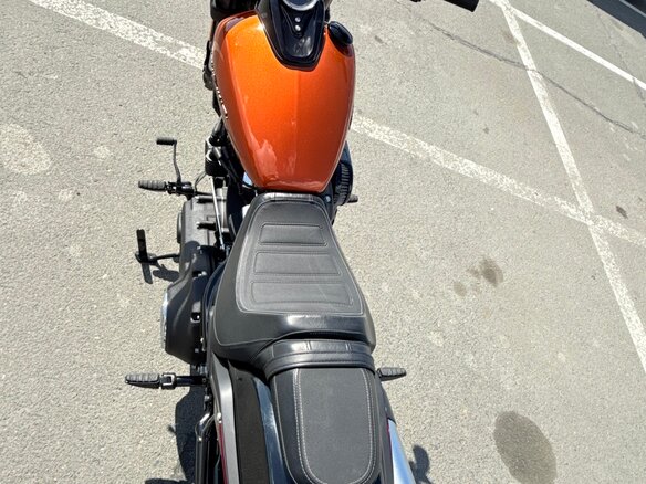 2023 Harley-Davidson Fat Bob, оранжевый, 1870000 рублей - вид 4