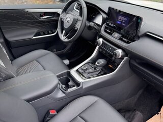 2024 Toyota RAV4 V (XA50), белый, 2830000 рублей, вид 3