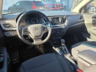 2017 Hyundai Solaris II, серый, 958000 рублей, вид 3