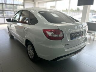 2026 Lada (ВАЗ) Granta I Рестайлинг, белый, 1131000 рублей, вид 3