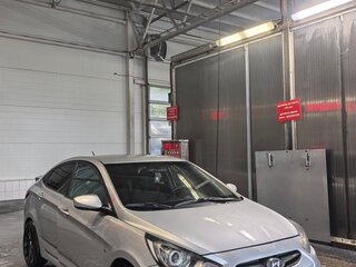 2011 Hyundai Solaris I, серебристый, 750000 рублей, вид 2