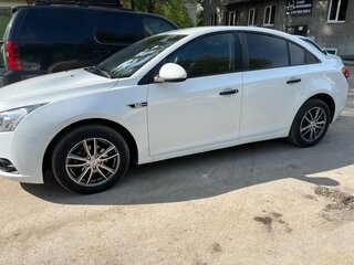 2012 Chevrolet Cruze I, белый, 700000 рублей, вид 3