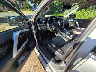 2017 Mitsubishi Pajero Sport III, серебристый, 2800000 рублей, вид 3