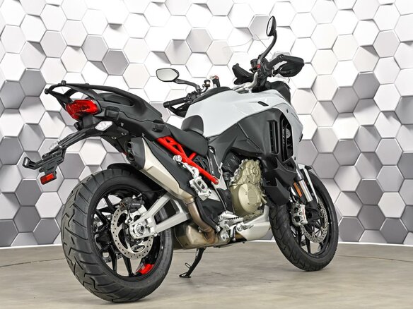 2023 Ducati Multistrada V4, белый, 1899000 рублей - вид 6