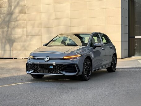 2023 Volkswagen Golf VIII, серый, 2090000 рублей, вид 3
