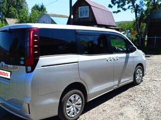 2017 Toyota Noah III (R80) Рестайлинг, серебристый, 2450000 рублей, вид 4