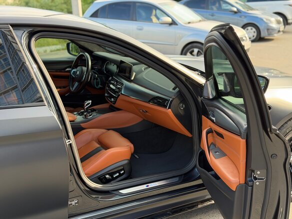 2019 BMW M5 Competition VI (F90), серый, 8000000 рублей - вид 9