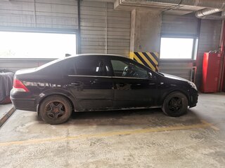 2011 Opel Astra H Рестайлинг, чёрный, 600000 рублей, вид 2