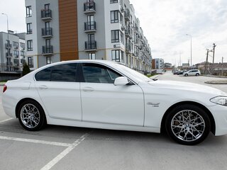 2011 BMW 5 серии 530d xDrive VI (F10/F11/F07), белый, 2150000 рублей, вид 4