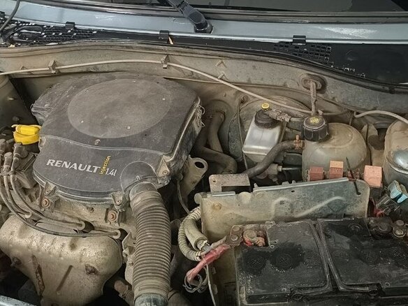 2011 Renault Logan I Рестайлинг, серый, 300000 рублей - вид 16