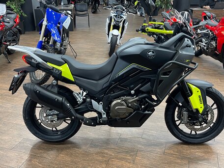 2026 QJMotor SVT 650 X, чёрный, 680000 рублей, вид 5