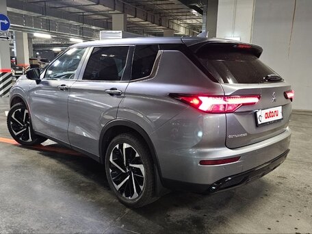 2022 Mitsubishi Outlander IV, серый, 3350000 рублей, вид 5