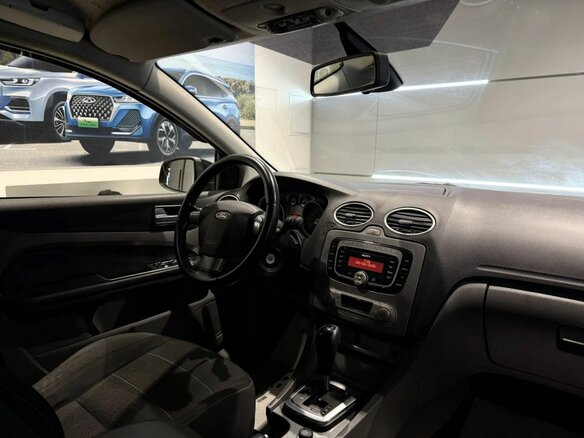 2010 Ford Focus II Рестайлинг, чёрный - вид 11