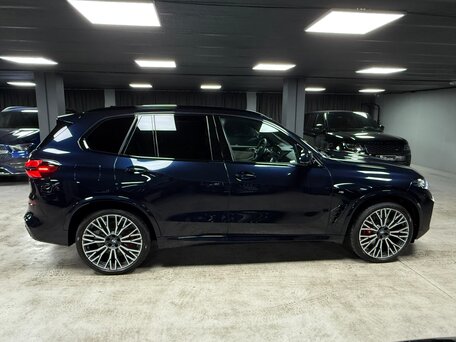 2025 BMW X5 40d IV (G05/G18) Рестайлинг, синий, 18990000 рублей, вид 4