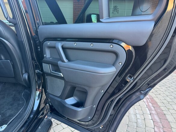 2020 Land Rover Defender 110 II, чёрный, 7000000 рублей - вид 31