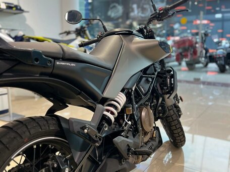 2026 Husqvarna Svartpilen 401, чёрный, 750000 рублей, вид 5